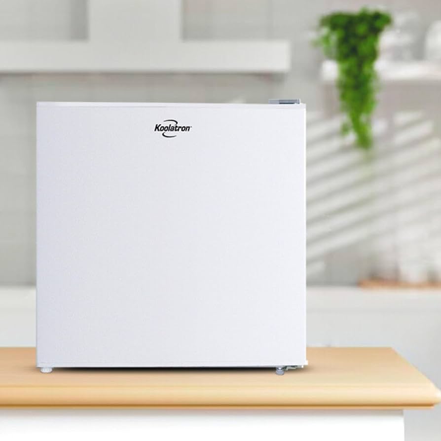 WELL FRIDGE mini ホワイト　冷蔵庫 Amazon.com: Koolatron Refrigerator - 1.7 Cubic Feet Capacity